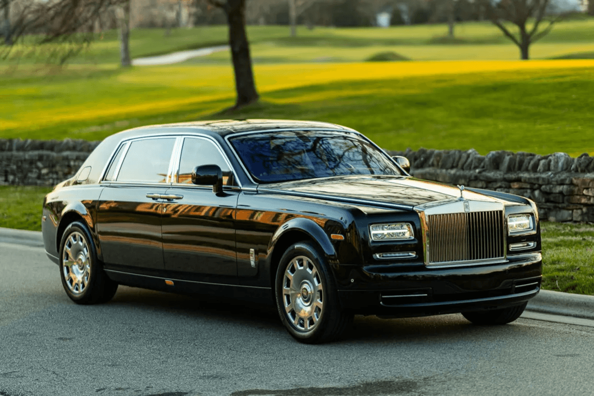 Ultra luxury vehicle for Frankfort to Midway Limo – Rolls-Royce Phantom