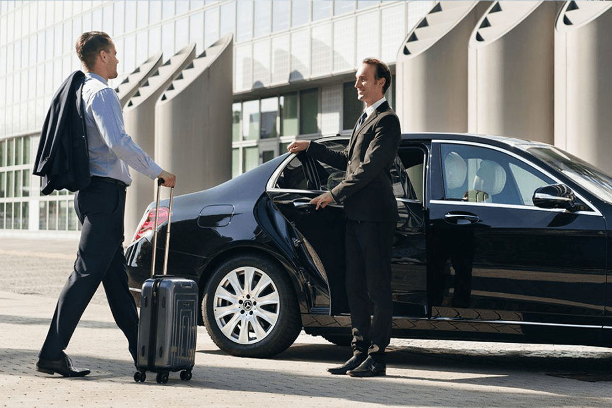 Professional chauffeur for Frankfort to O'Hare Limo airport transfer service