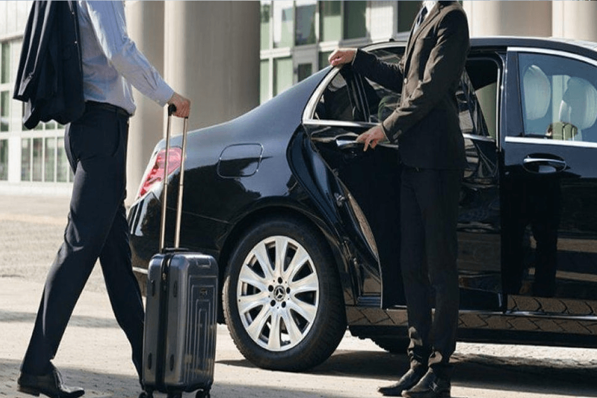 Homer Glen to O'Hare Limo professional chauffeur assisting with luggage