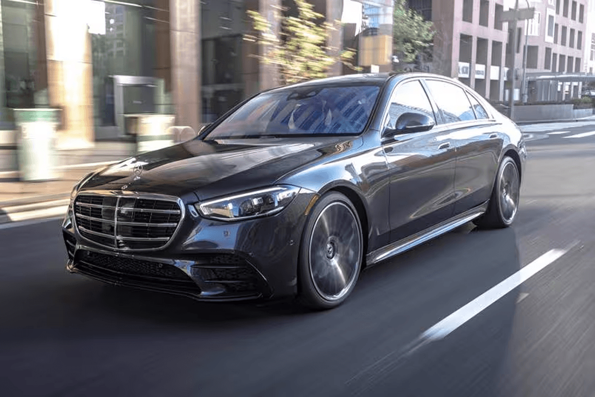 Lemont Limo Service Mercedes-Benz S-Class S 580 luxury sedan in upscale Lemont neighborhood