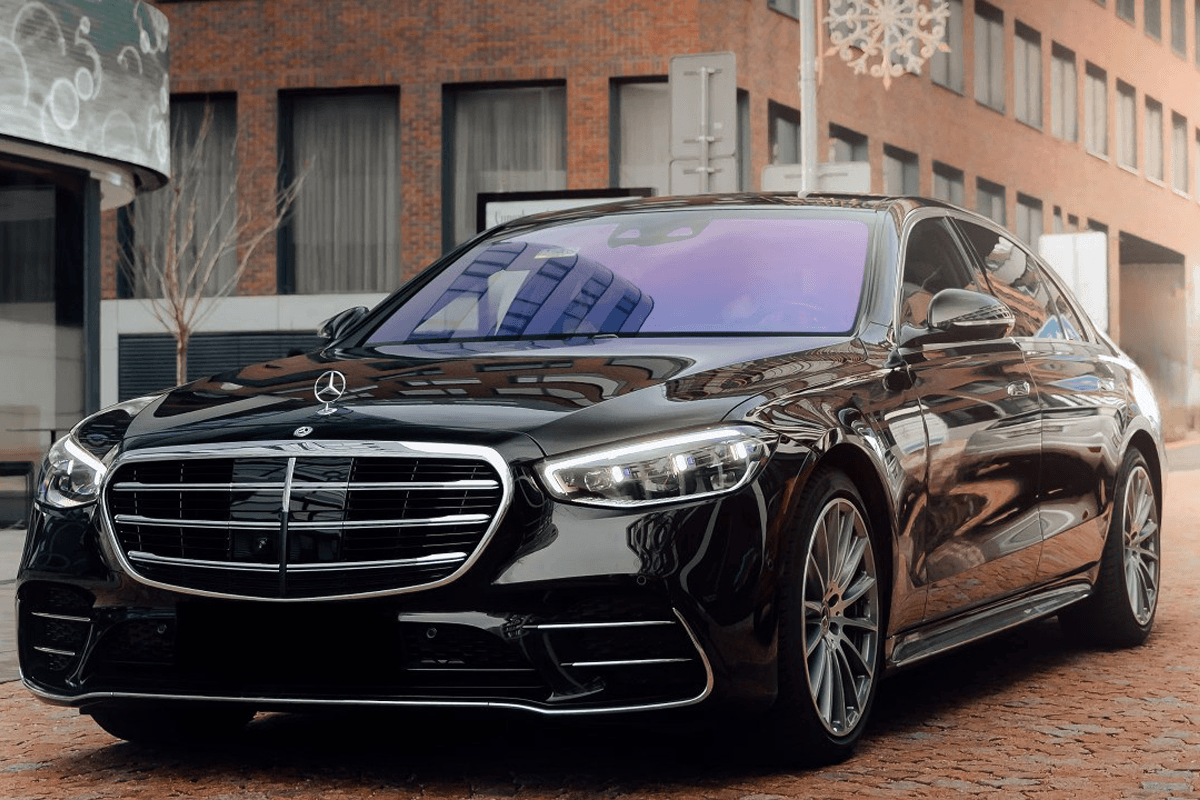 Mokena to O'Hare Limo Mercedes S-Class executive sedan en route to O'Hare Airport