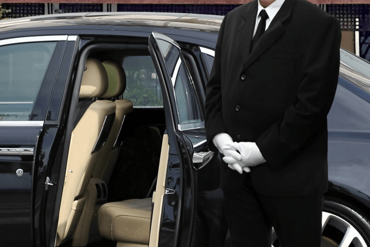 Professional chauffeur delivering Oak Lawn Limo Service for airport transportation