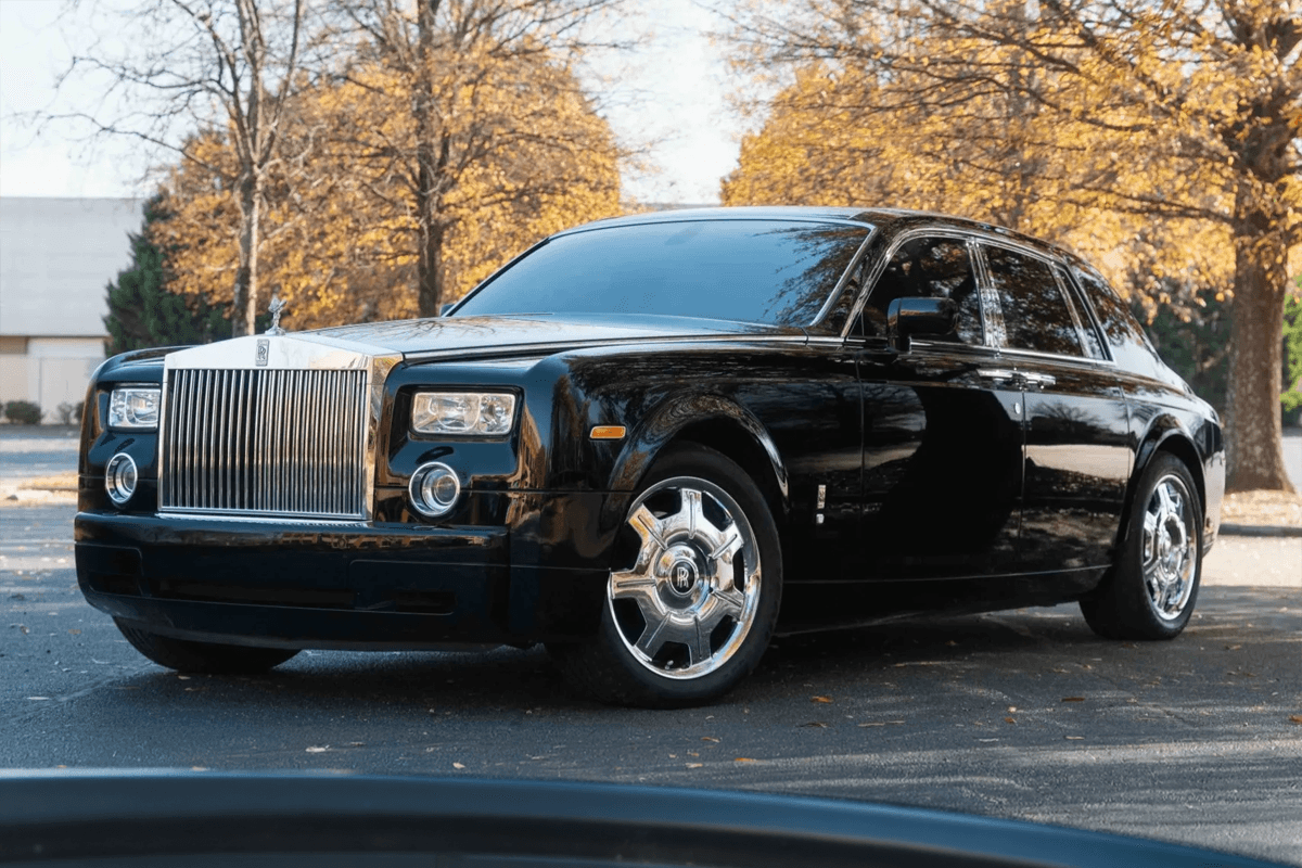Ultra luxury vehicle for Orland Park Limo Service – Rolls-Royce Phantom