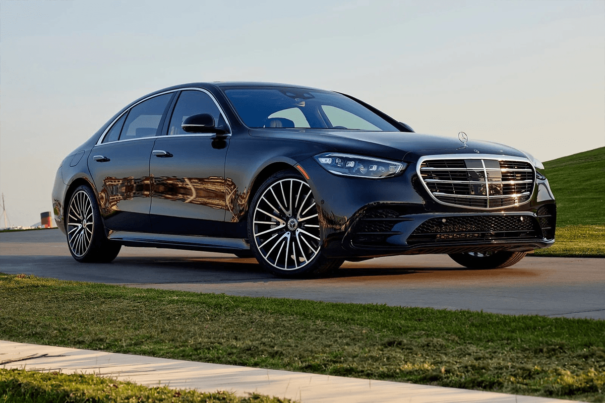 Orland Park to Midway Limo Mercedes S-Class executive sedan heading to Midway Airport