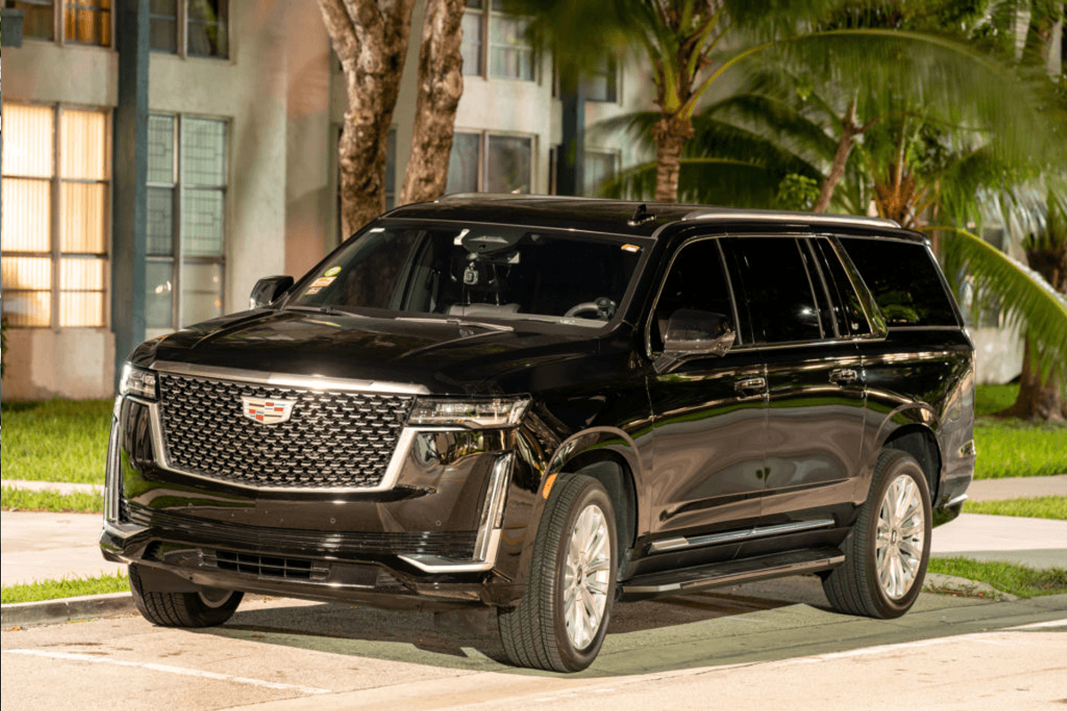Palos Heights Limo Service executive SUV for airport transportation
