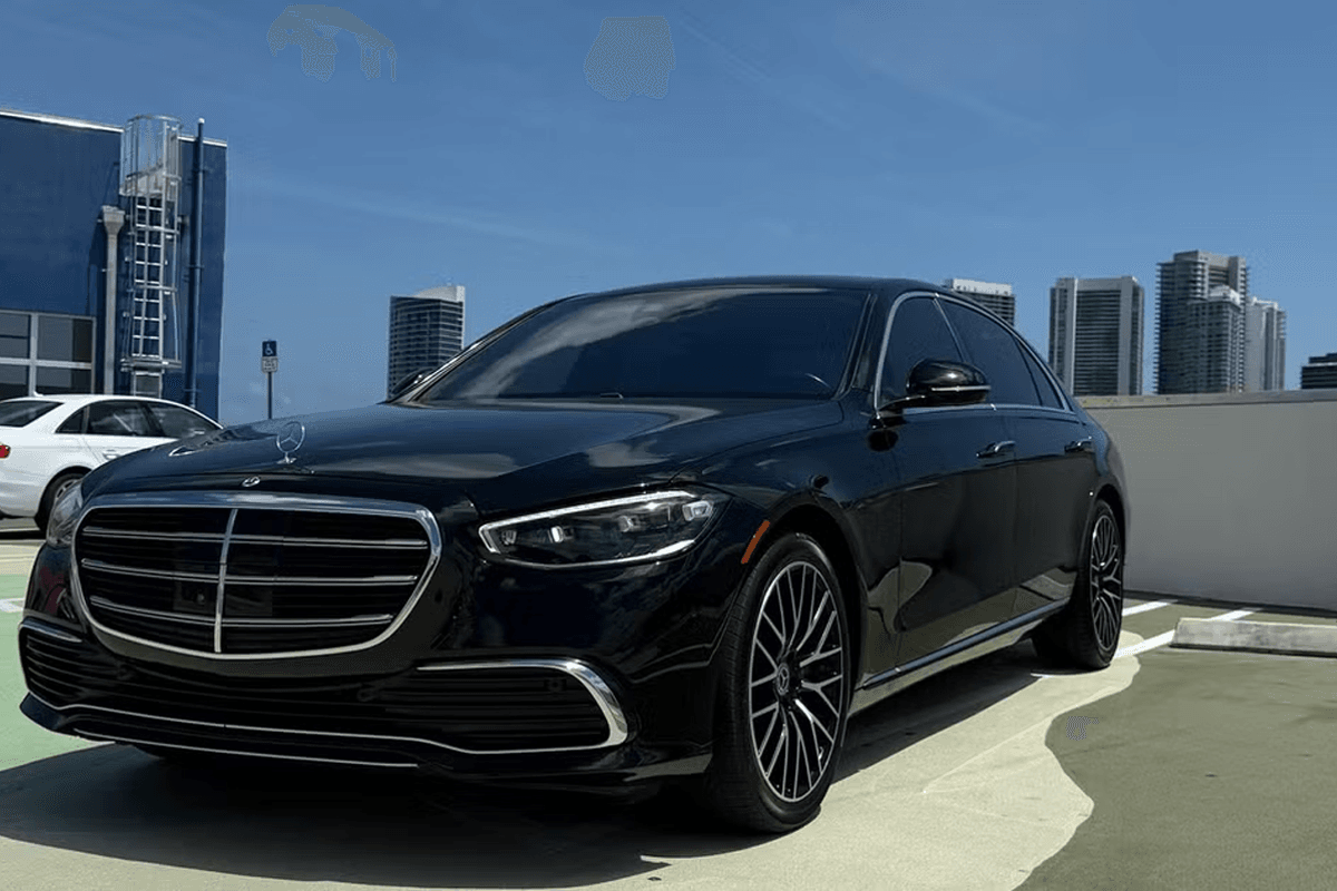 Palos Heights Limo Service luxury sedan for business transportation