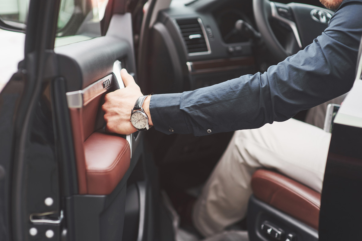 O’Hare vs Midway Airport Guide luxury chauffeur limousine transportation service in Chicago suburbs