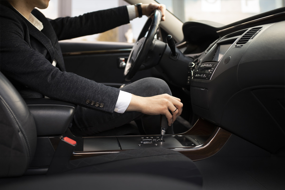 Airport Transportation Options in Southwest Suburbs luxury chauffeur limousine service for O’Hare and Midway airports