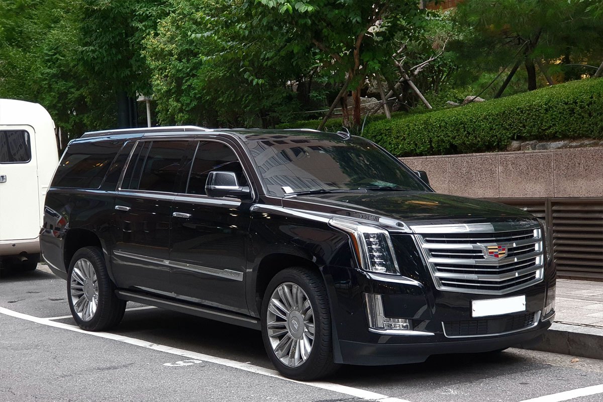 Luxury Cadillac Escalade parked for our premium Oak Lawn Limo Service.