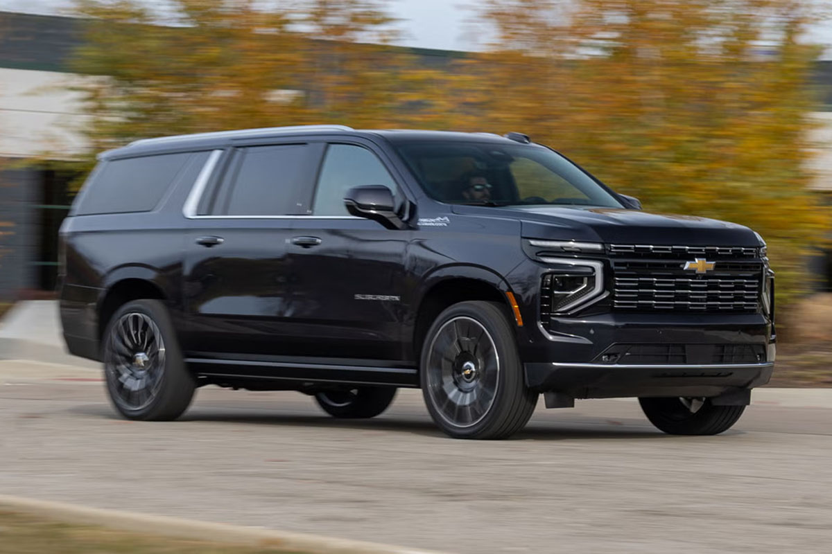 Black Chevy Suburban executive SUV ready for Tinley Park Limo Service passengers.