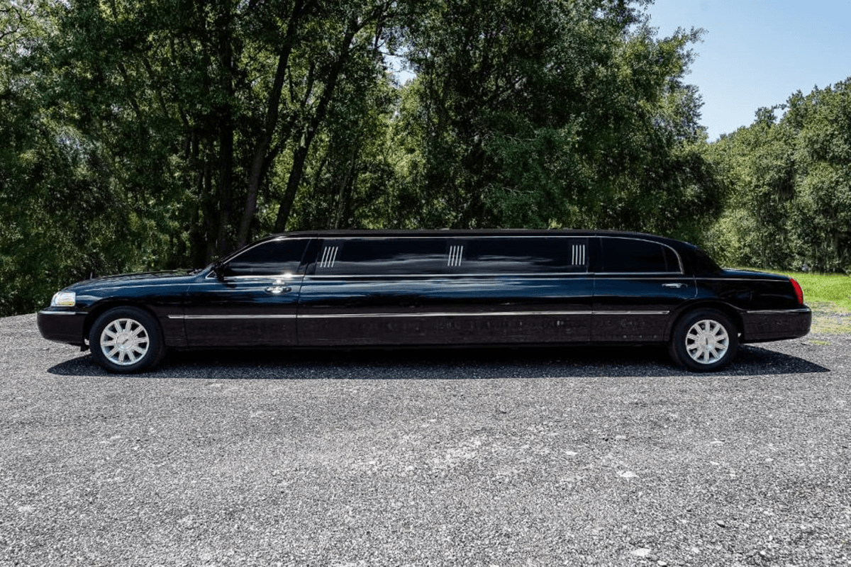 Homer Glen Limo Service luxury sedan parked in a peaceful Homer Glen neighborhood