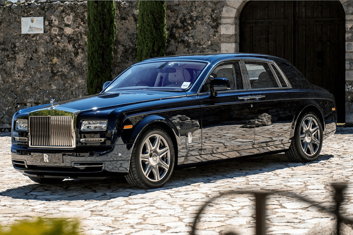 Ultra luxury vehicle for Homer Glen Limo Service – Rolls-Royce Phantom