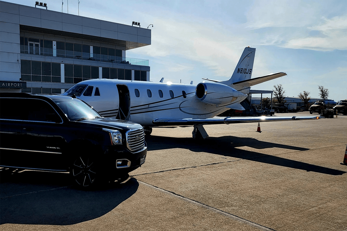 Orland Park to O'Hare Limo executive SUV en route to O'Hare International Airport