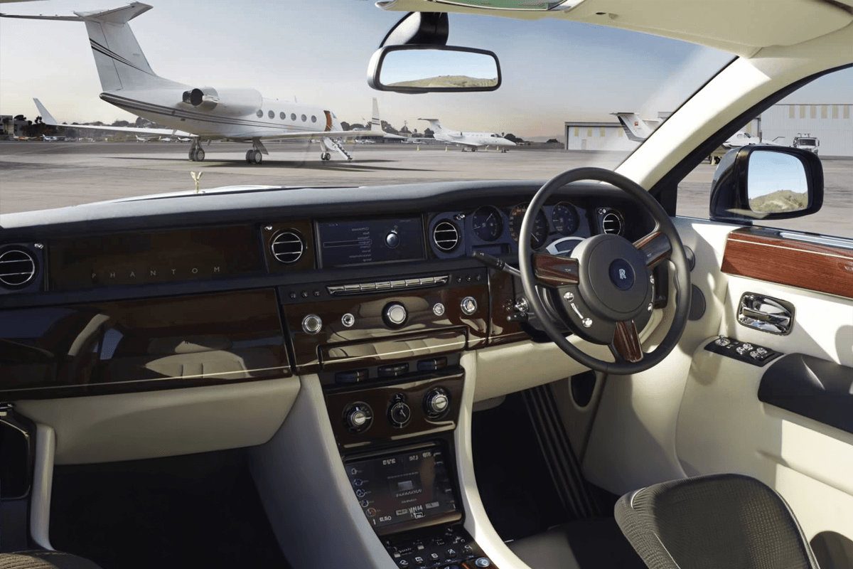 Ultra luxury vehicle for Orland Park to O'Hare Limo – Rolls-Royce Phantom