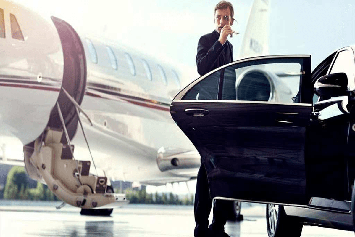 Uniformed chauffeur providing Orland Park to O'Hare Limo airport transfer service